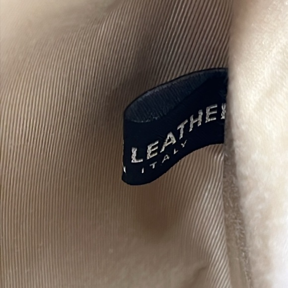 SOLD IN STORE Tanner Made in Italy Genuine Leather Embossed Shoulder Bag - Picture 10 of 16